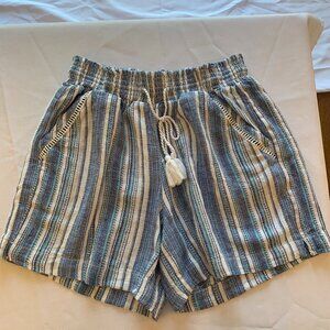 Ladies Medium Briggs Shorts front and back pockets tassel tie side slit